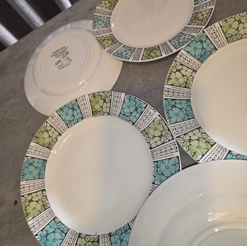 Kathie Winkle "Corinth" pattern ironstone plate mnftd by Broadhurst in England